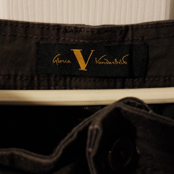 Gloria Vanderbilt - Picture 6 of 9